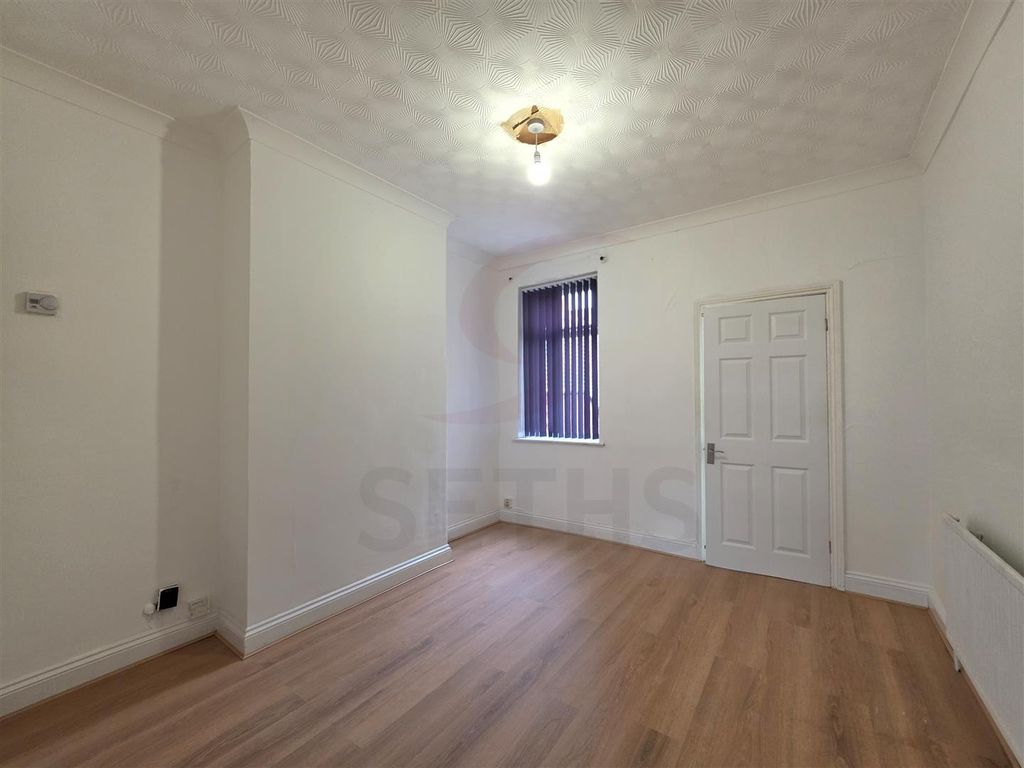 Property photo 3 of 9 Dining Room