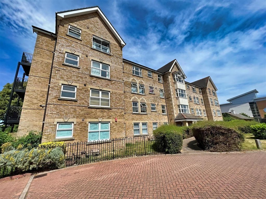 Property photo 1 of 12 Cobham Close.Png