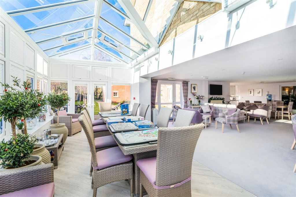 Property photo 2 of 12 Residents Lounge &amp; Conservatory.Jpg