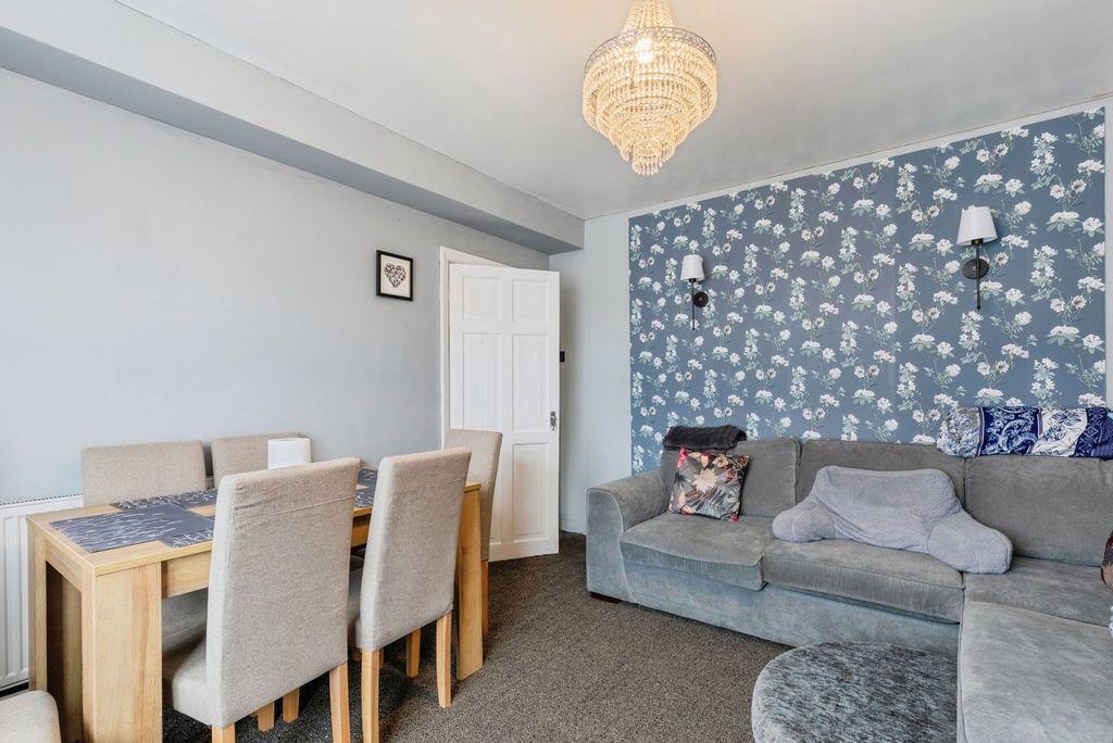 Property photo 3 of 19 Pbox-Img.Jpg