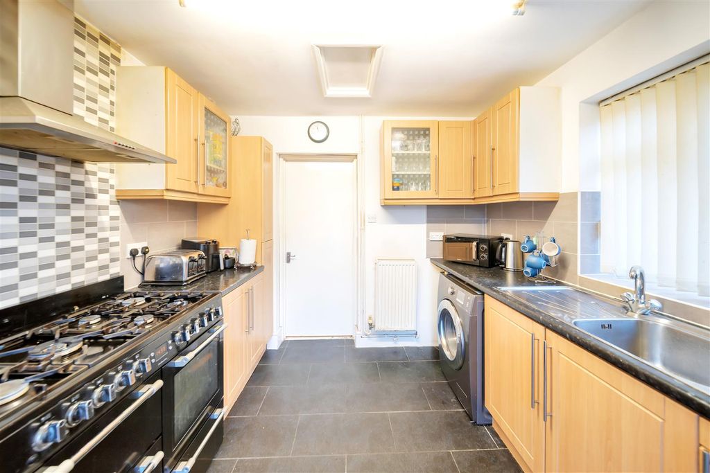 Property photo 3 of 16 Norwich Rd-22.Jpg