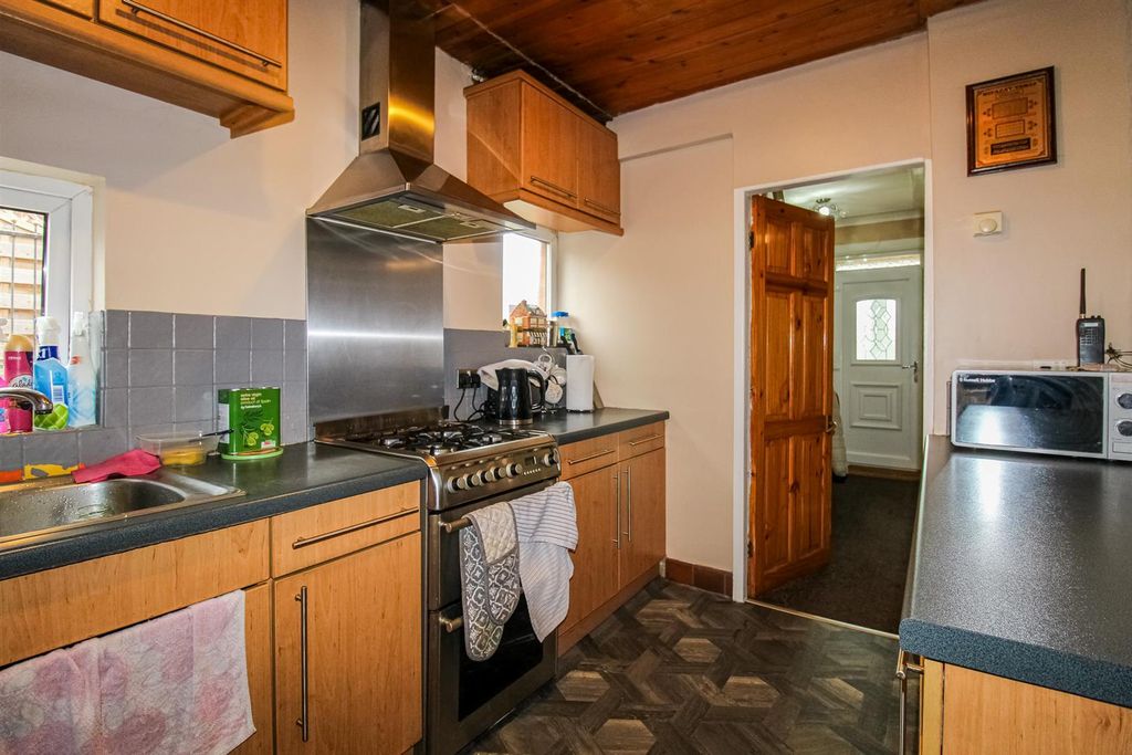 Property photo 3 of 11 Kitchen/Diner