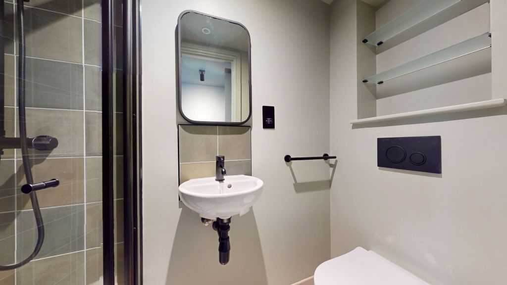 Property photo 2 of 16 Bathroom