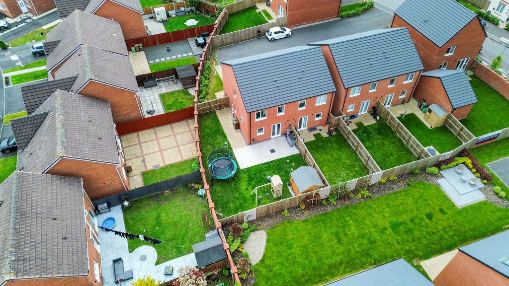 Property photo 2 of 37