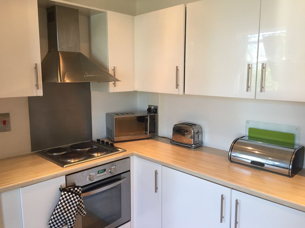 Property photo 1 of 5 1 Bed Studio To Rent Castle Street, Swansea Sa1 1Jg