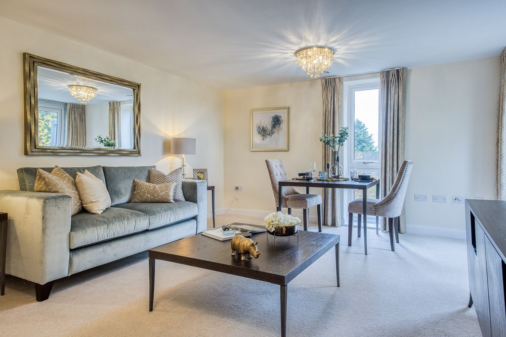 Property photo 1 of 10 Linden Place, Solihull - Living Room