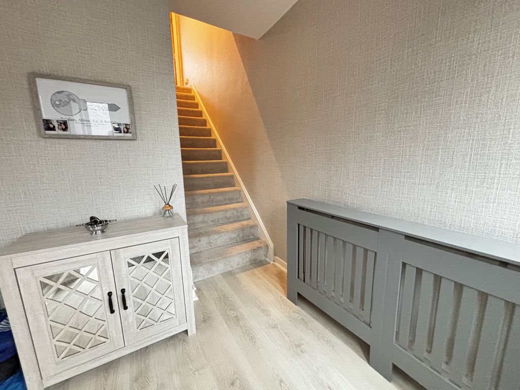 Property photo 3 of 13 Entrance Hall 