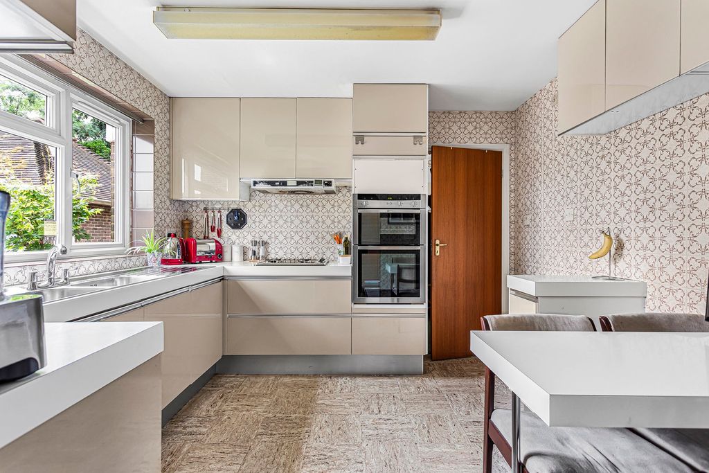 Property photo 3 of 16 Kitchen