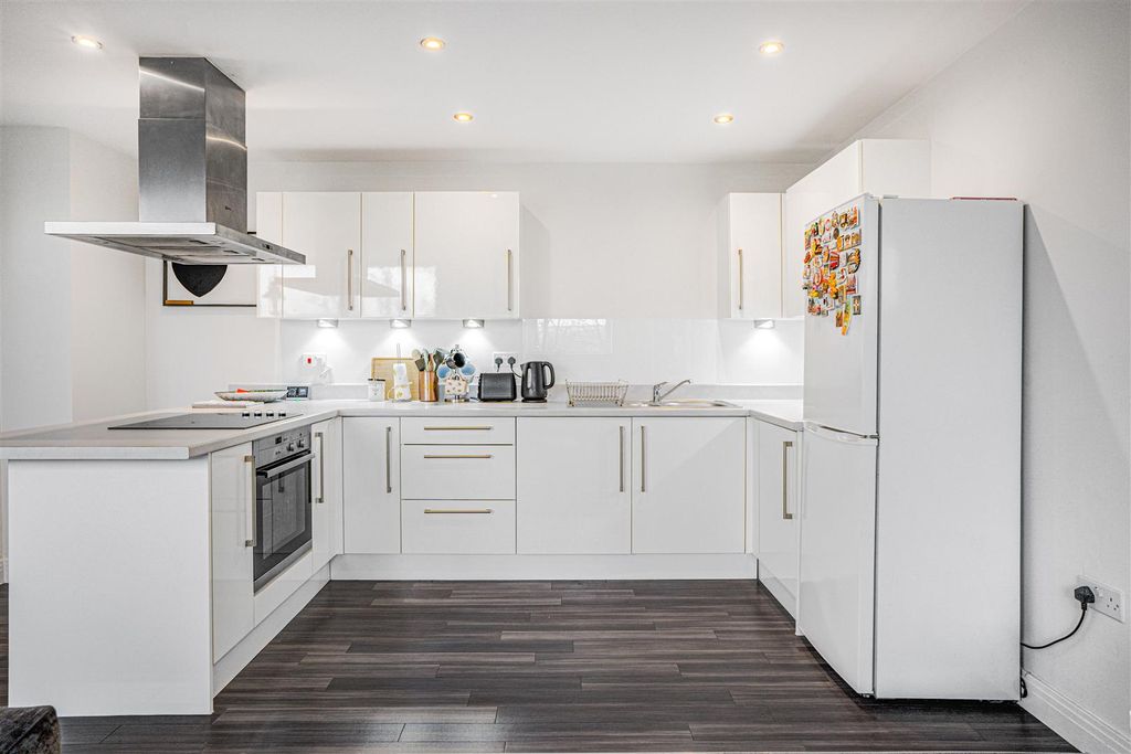 Property photo 2 of 10 28_73356.Jpg