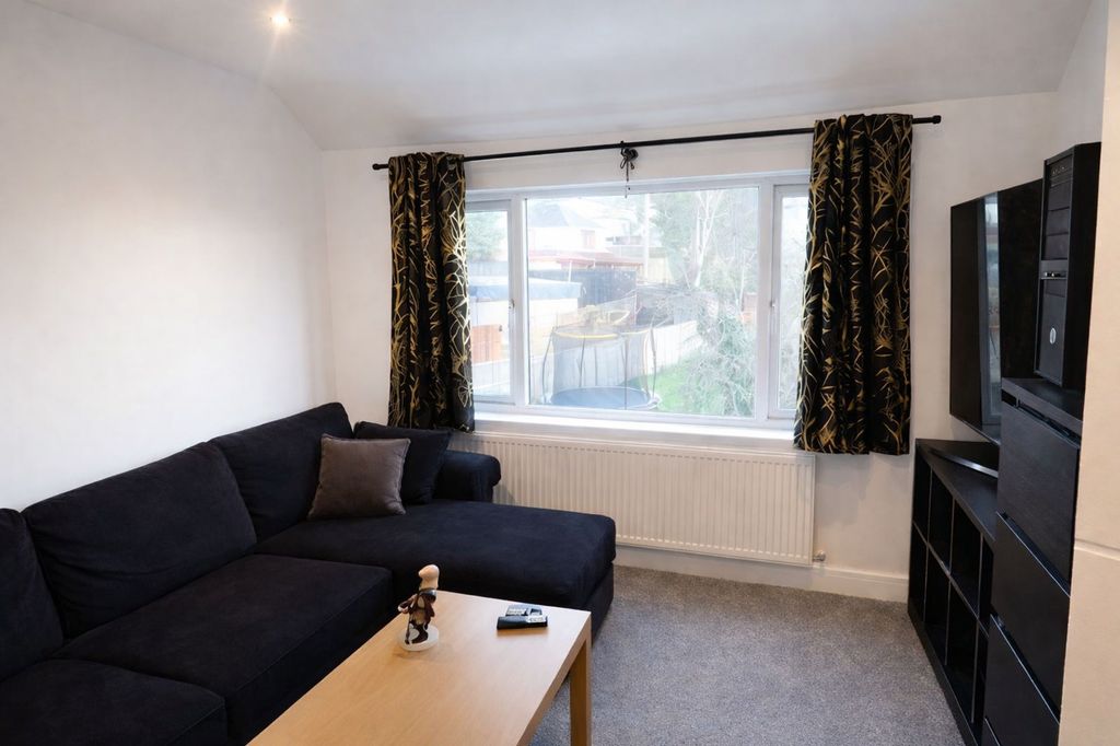 Property photo 2 of 5 Lounge