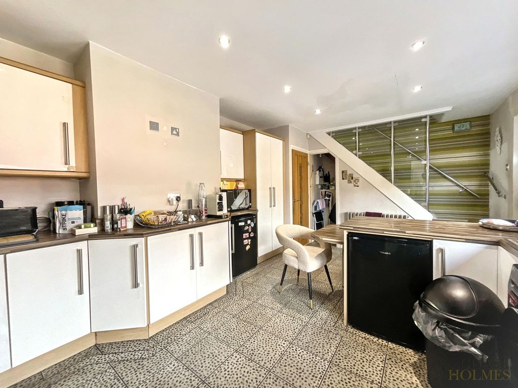 Property photo 2 of 35