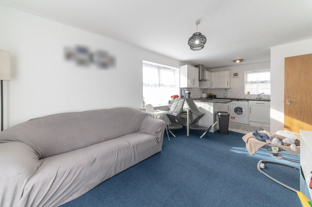 Property photo 2 of 9