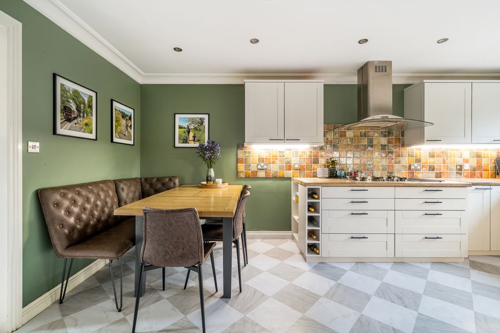 Property photo 3 of 28 1373454-5-69023ce73E974-Arw-1