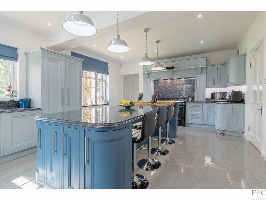 Property photo 3 of 49