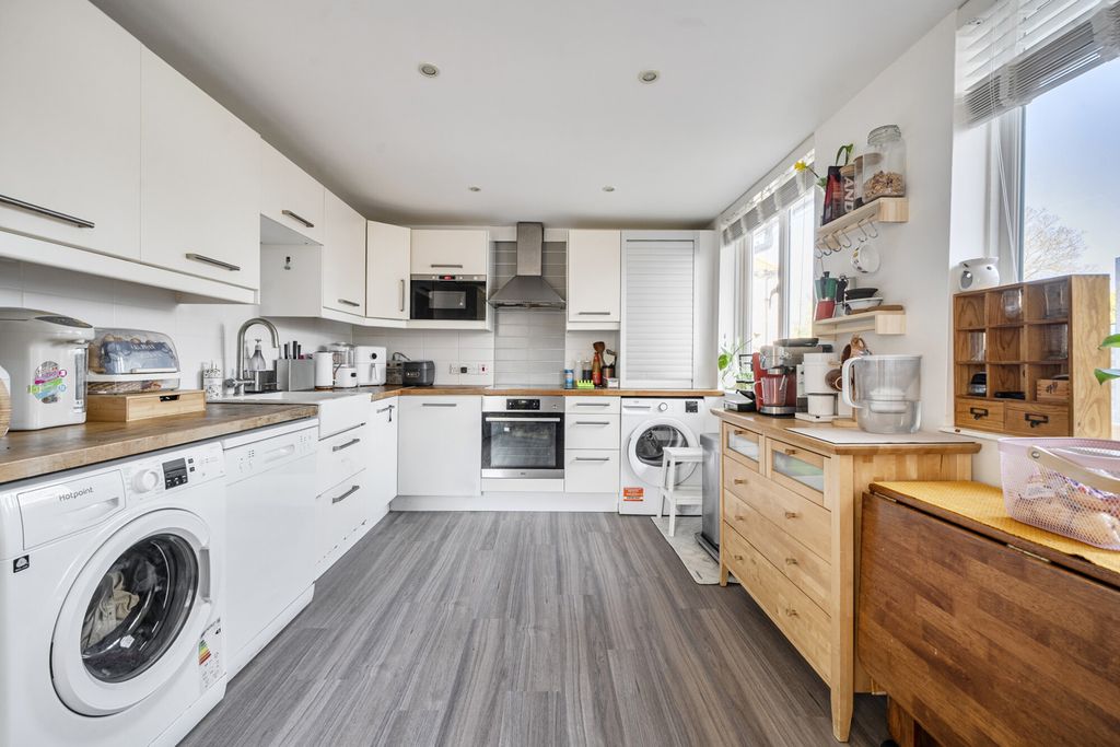 Property photo 2 of 18 Kitchen