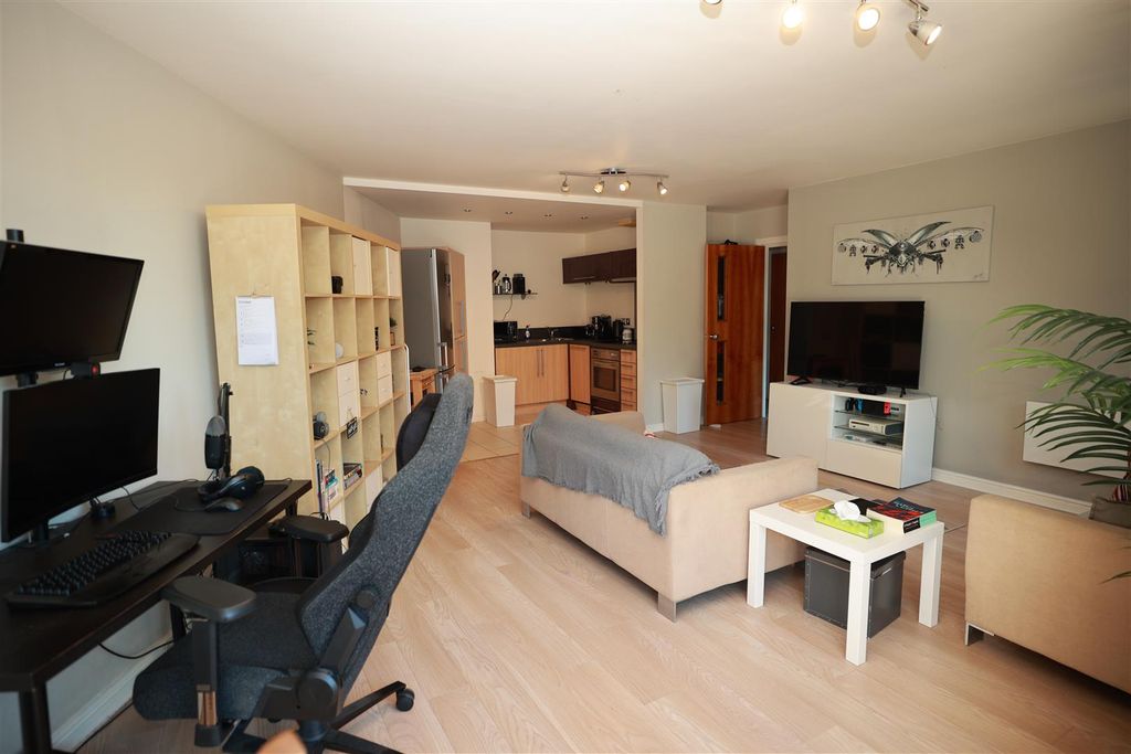 Property photo 2 of 8 R6__4177.Jpg