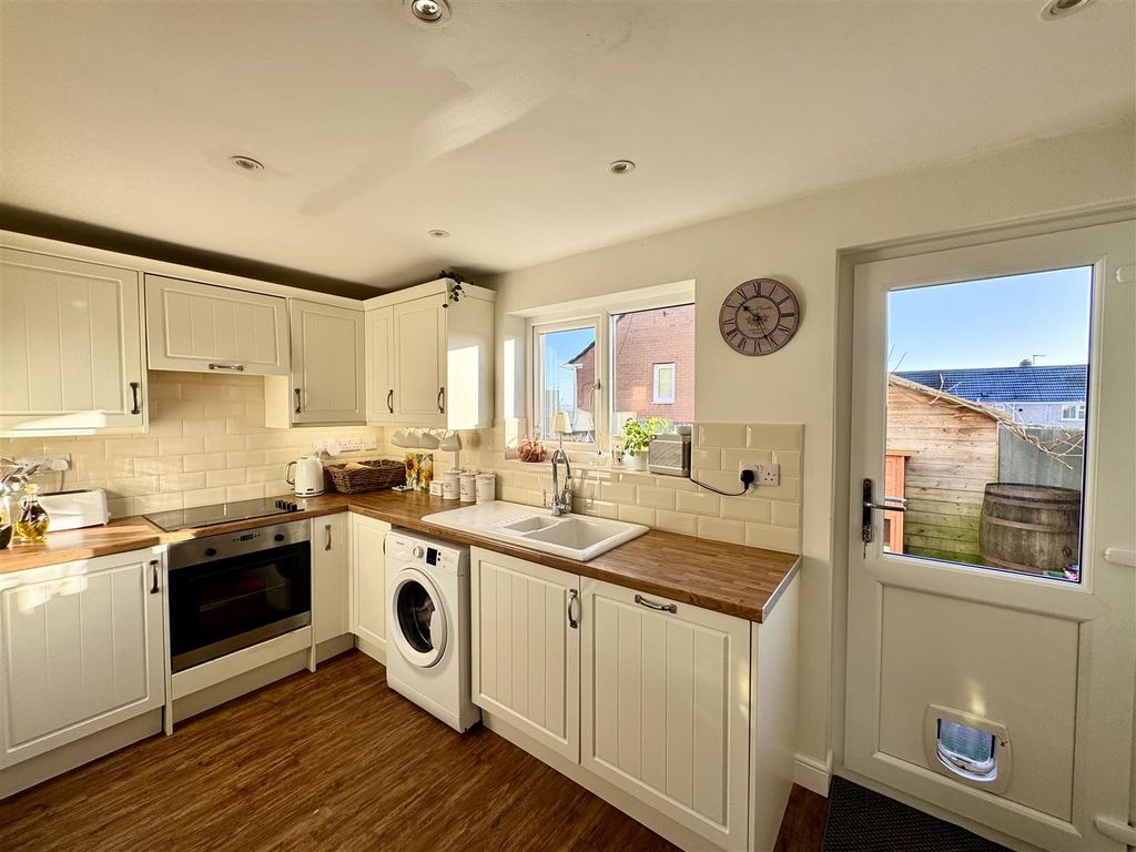 Property photo 2 of 17 Kitchen/Dining Room