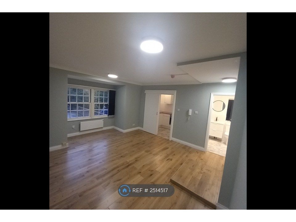 Property photo 1 of 10 Living Space