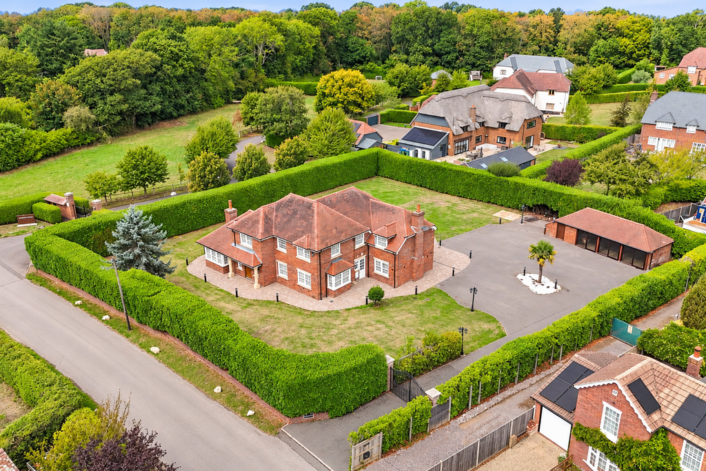 Property photo 2 of 32