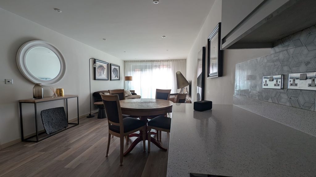 Property photo 2 of 13 Lounge