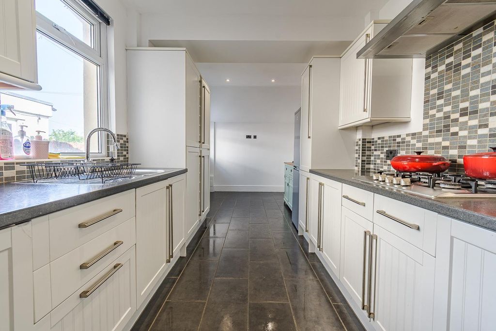 Property photo 3 of 18 Kitchen / Breakfast