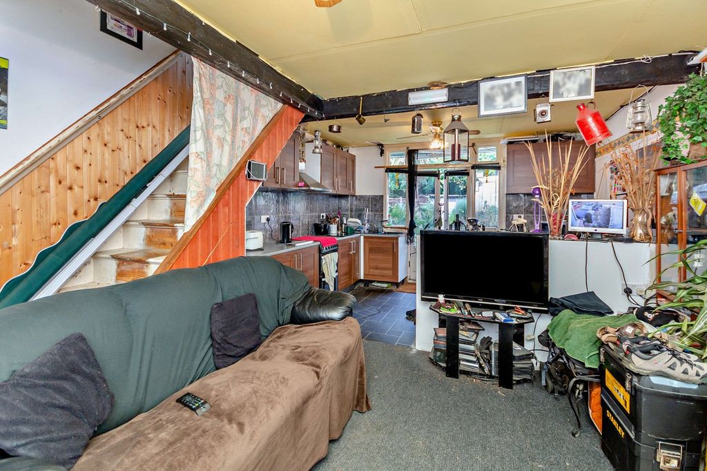 Property photo 2 of 25