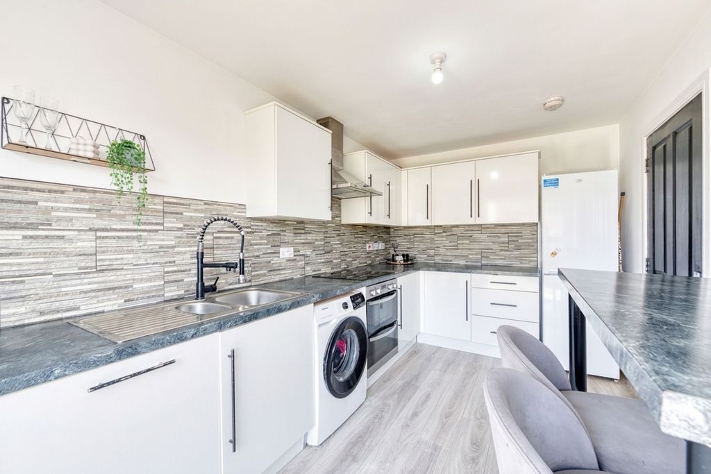 Property photo 2 of 37