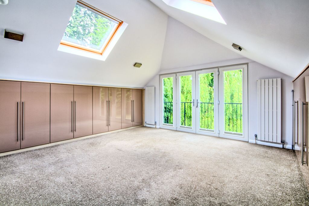 Property photo 3 of 21 Main Bedroom