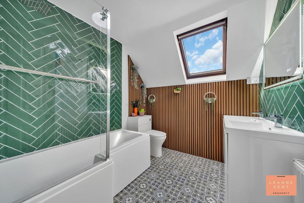 Property photo 2 of 32