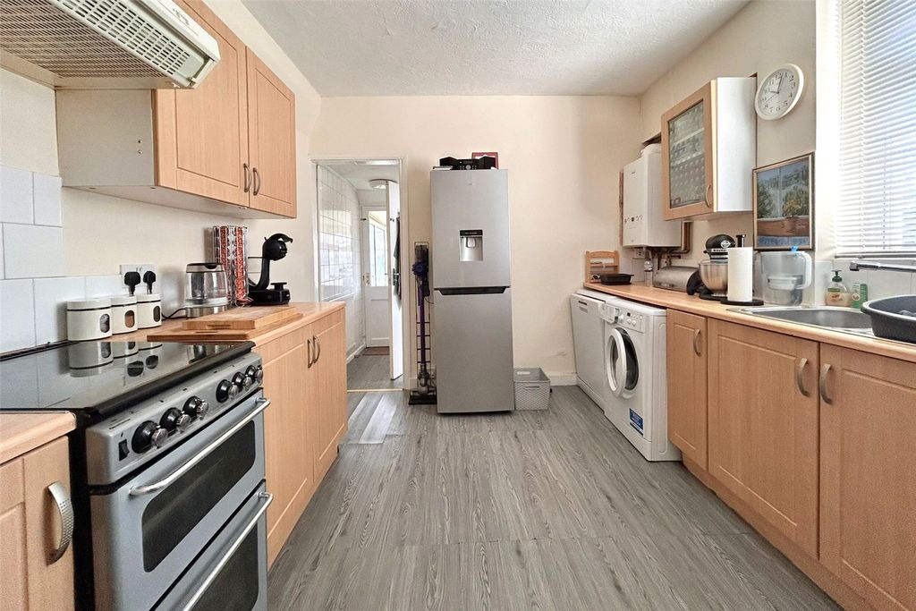 Additional image 8 of 3 bed semi-detached house for saleInstitute Road, Aldershot, Hampshire GU12