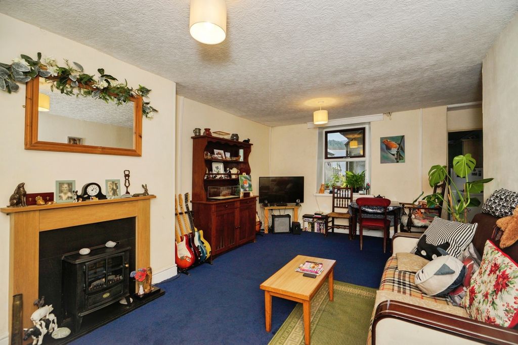 Property photo 2 of 17 Photo