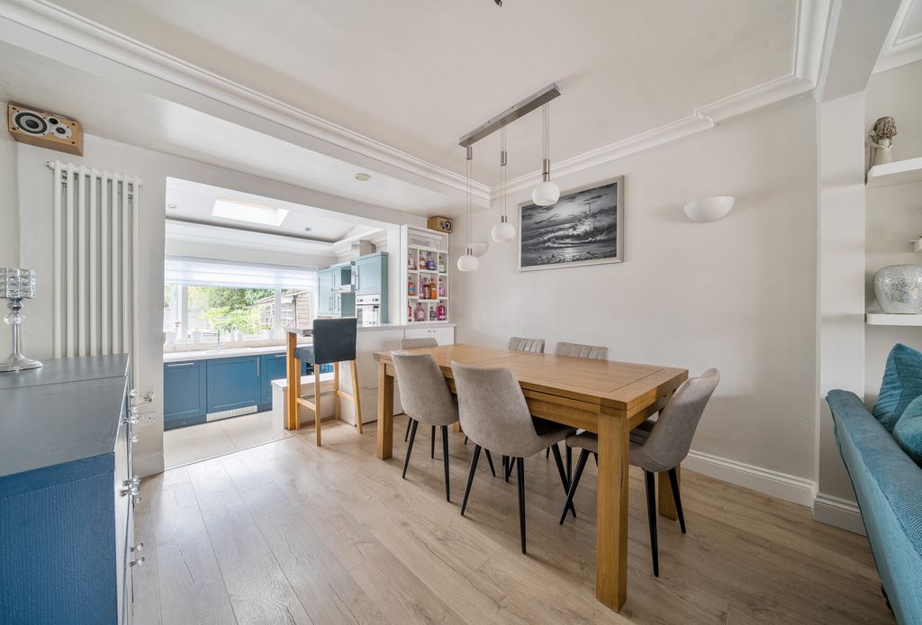 Property photo 1 of 16 1332062-16-688Aa2...