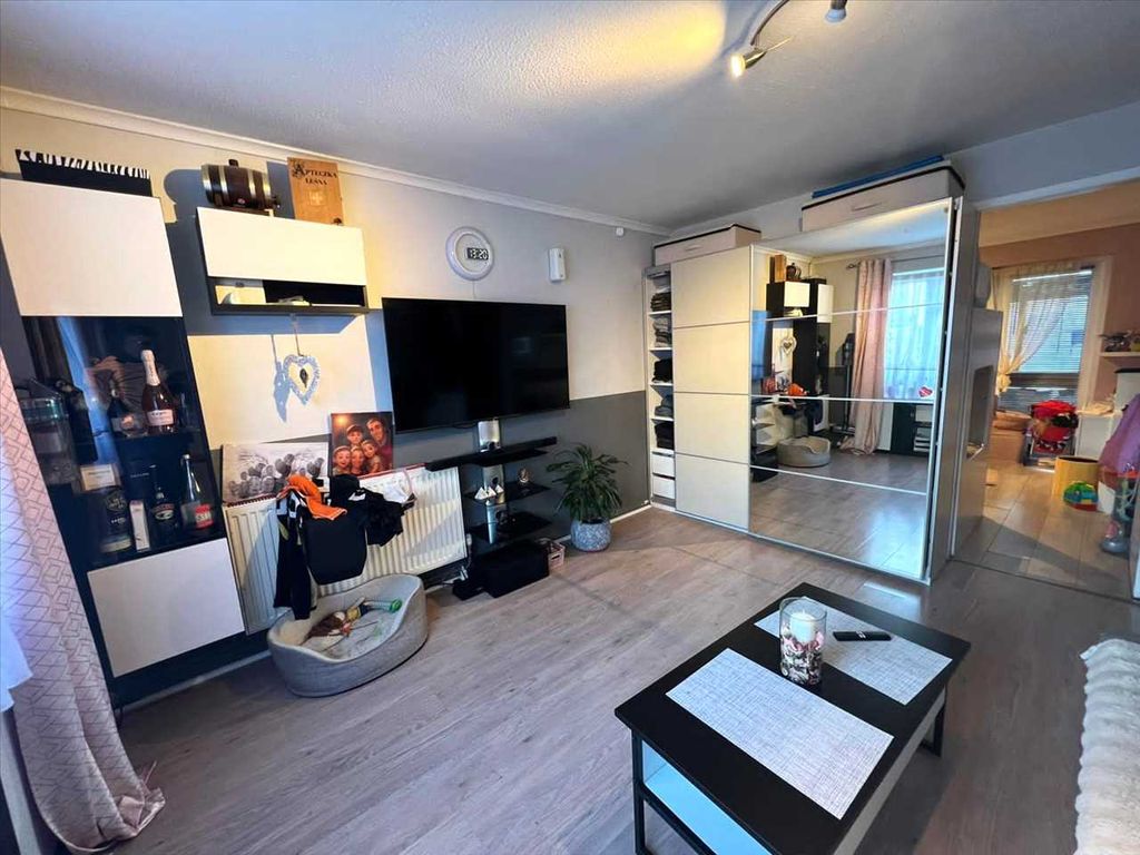 Property photo 2 of 11 Lounge