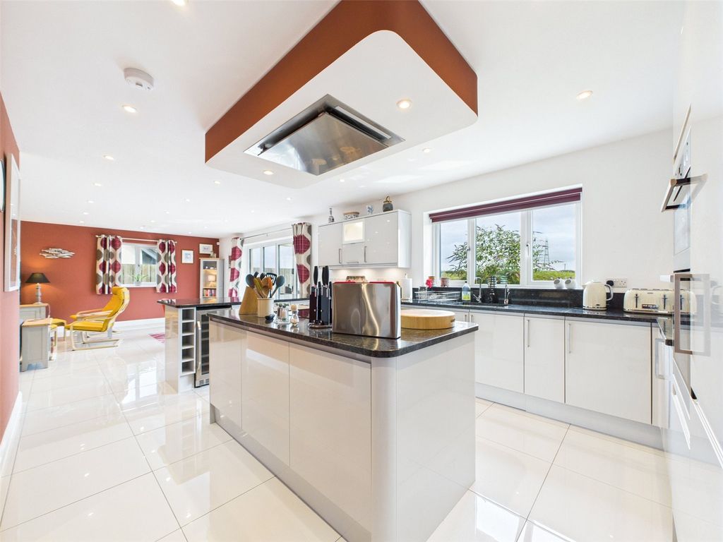 Property photo 2 of 24 Picture No. 46