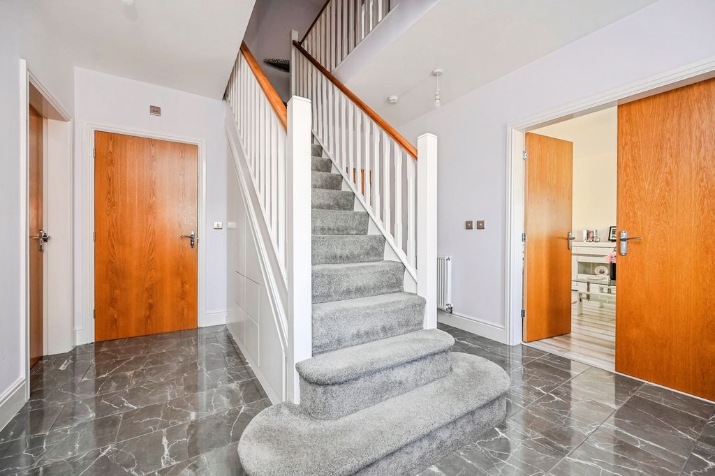 Property photo 2 of 19 Photo