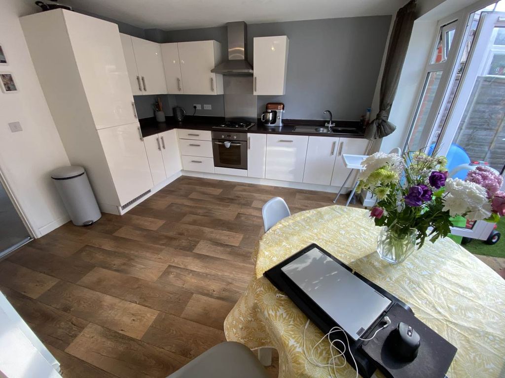Property photo 2 of 11 Kitchen Diner