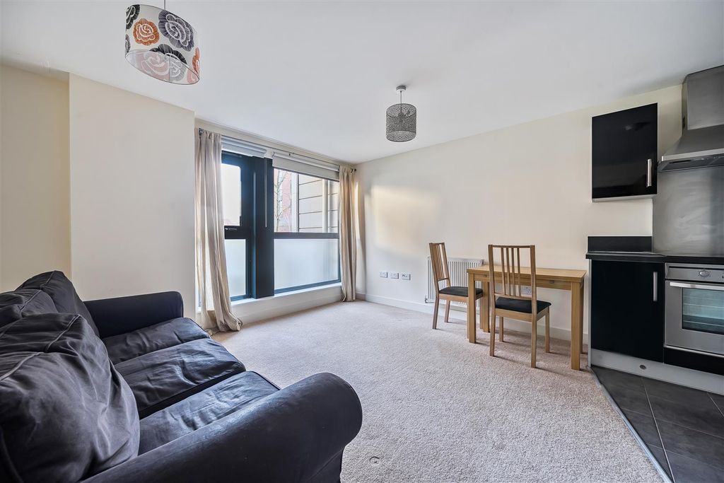 Property photo 3 of 12 1389267-11-69456B067A739.Jpg