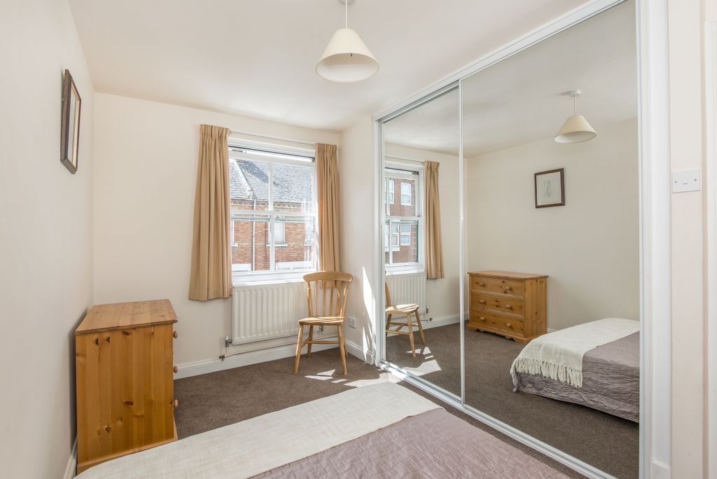 Property photo 2 of 7 Bedroom1