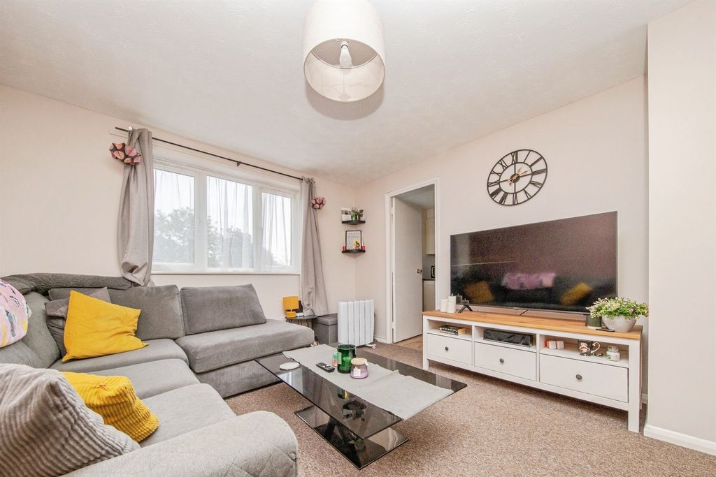 Property photo 2 of 11