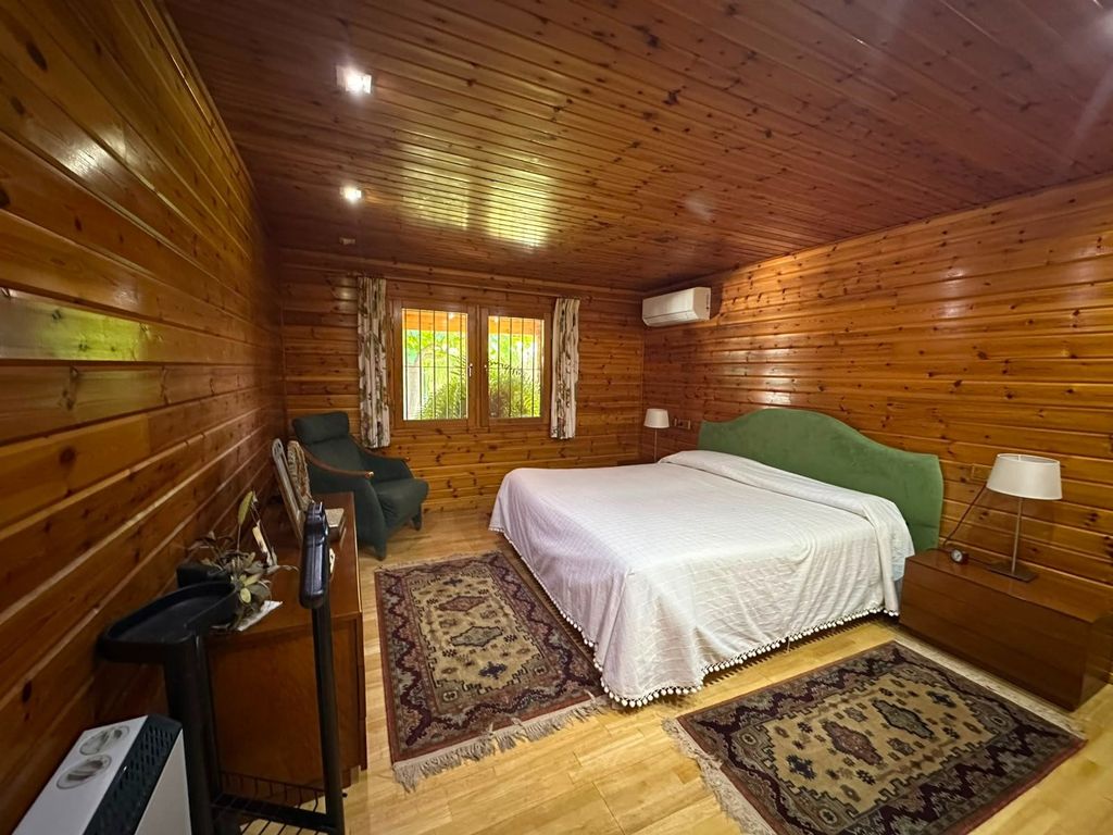 Property photo 2 of 50