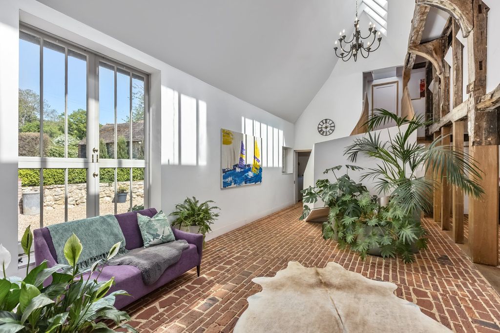 Property photo 2 of 14 Entrance Hall