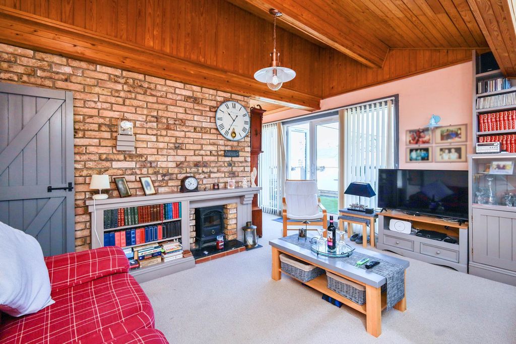 Property photo 3 of 21