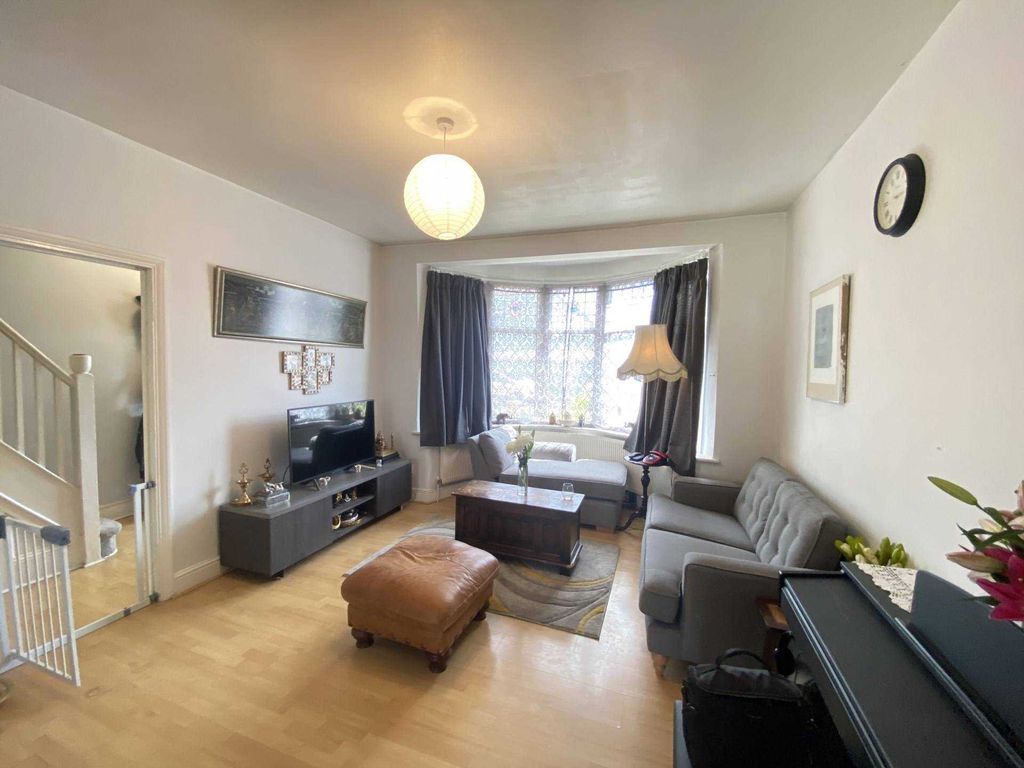 Property photo 2 of 17