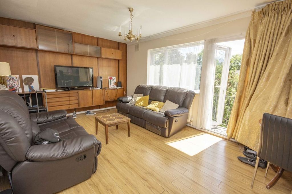 Property photo 2 of 5