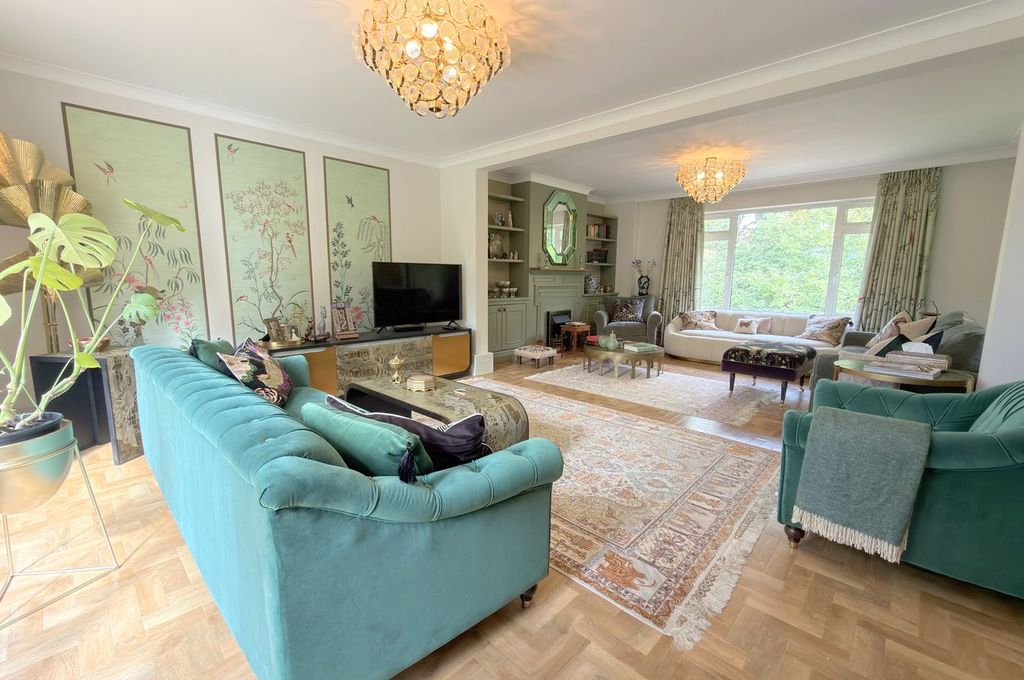 Property photo 2 of 27