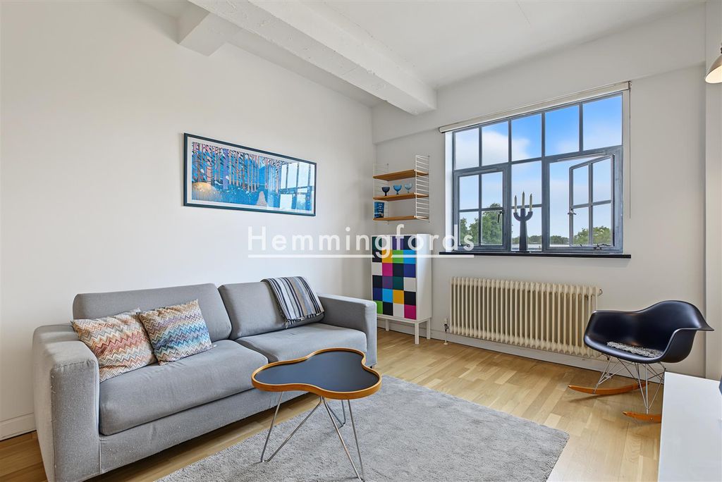 Property photo 1 of 17 Shepperton Road N1-1.Jpg