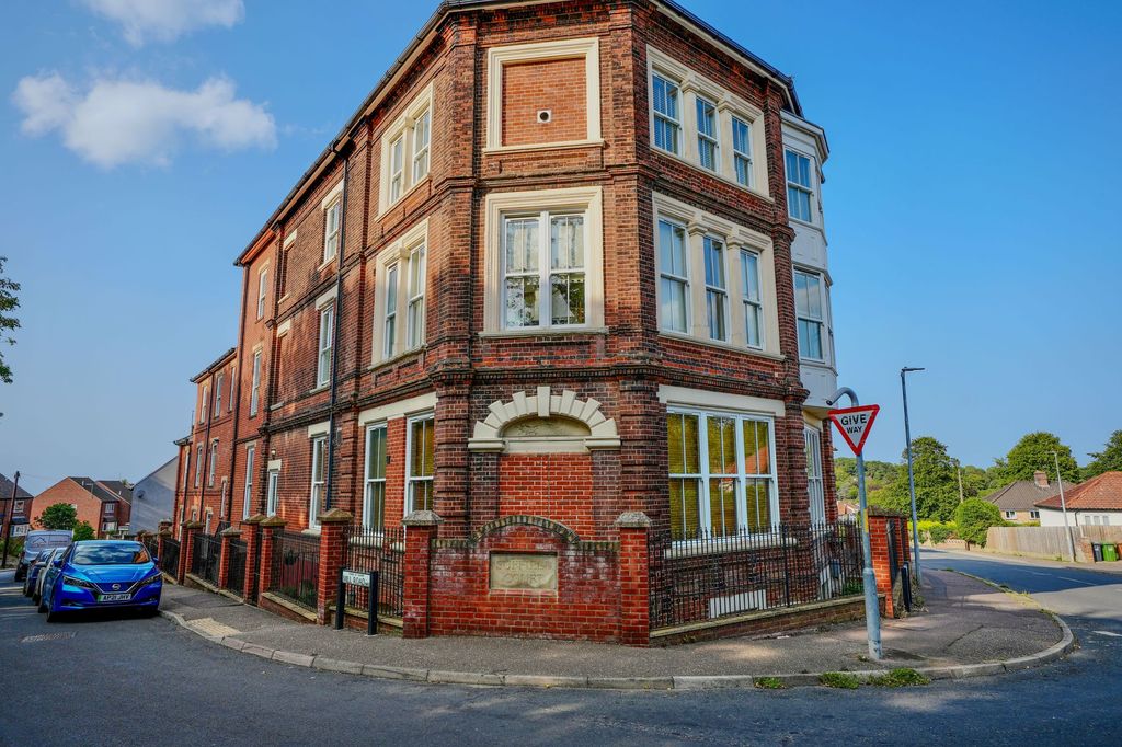 Property photo 1 of 14