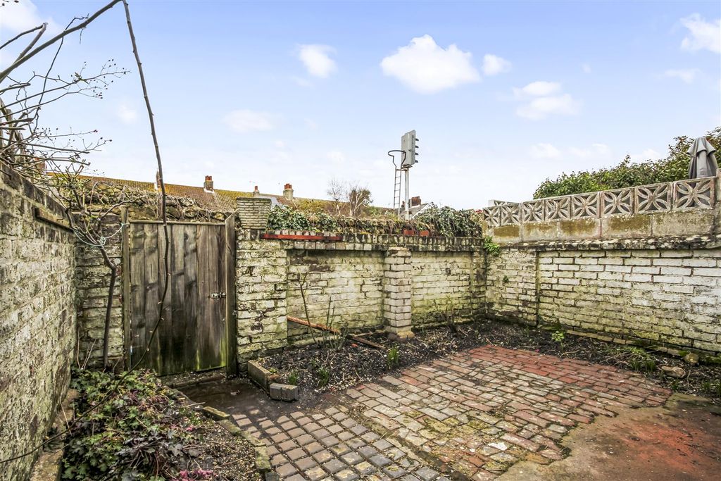 Property photo 2 of 10 Gff 190 Tarring Road-009.Jpg