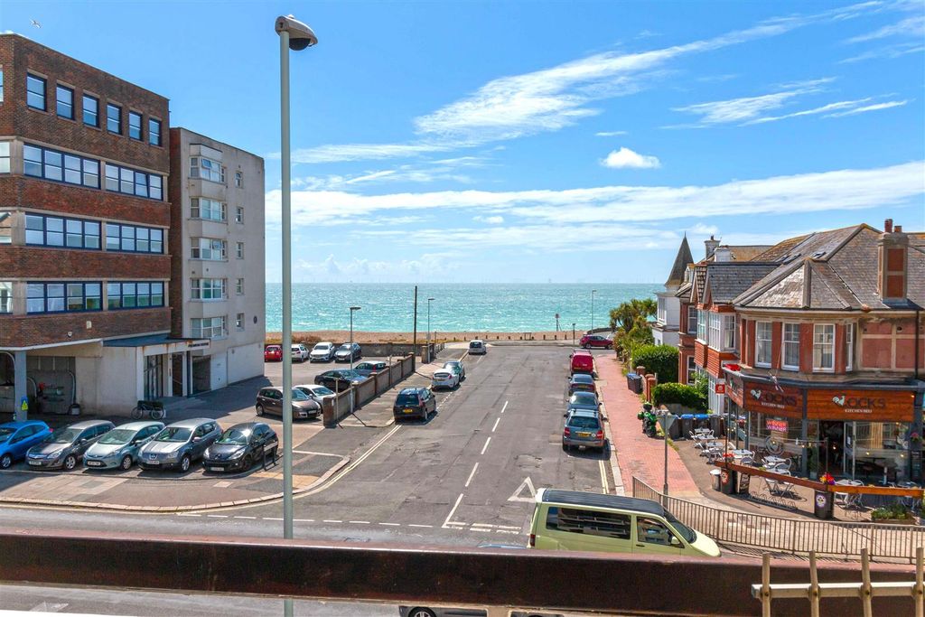 Property photo 2 of 10 To Let By Aspire Residential, On Brighton Road