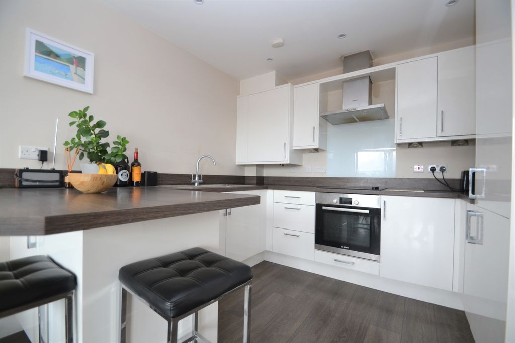 Property photo 3 of 12 Kitchen